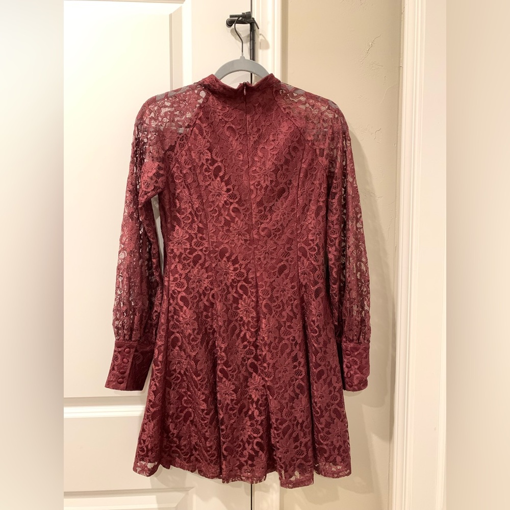 Women’s vintage lace burgundy holiday dress
